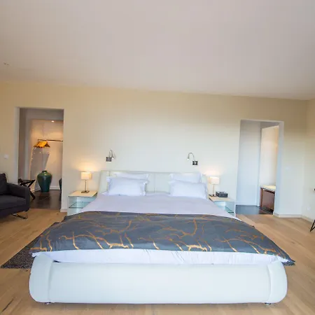 Готель Swim Piscine Privee Ou Jacuzzi Prive 3*