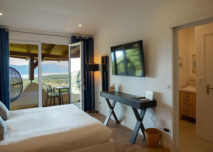 Swim Piscine Privee Ou Jacuzzi Prive Порто-Веккьо