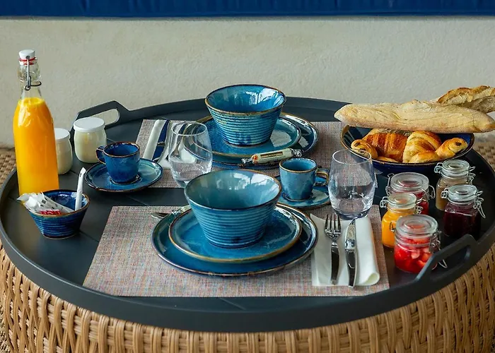 Отель Swim Piscine Privee Ou Jacuzzi Prive 3*